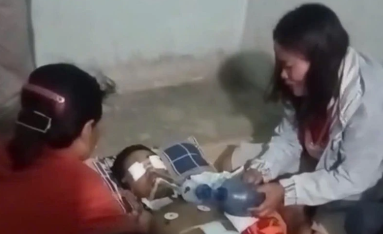 Sau 2 tuần được các bác sỹ tận tình cứu chữa, nhưng do vết thương quá nặng khiến em Y.B.A đã tử vong. (Nguồn: Báo Đắk Lắk) 