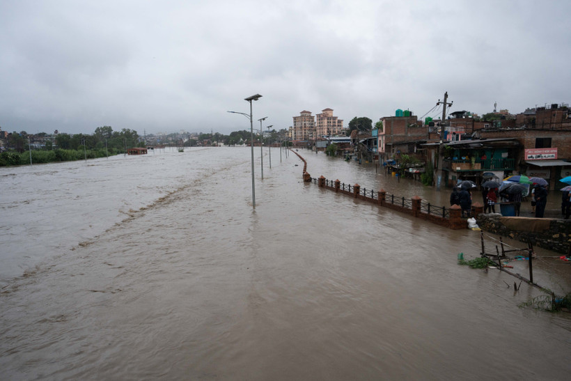 Cảnh ngập lụt sau những trận mưa lớn tại Kathmandu, Nepal, ngày 6/7/2024. (Ảnh: THX/TTXVN)