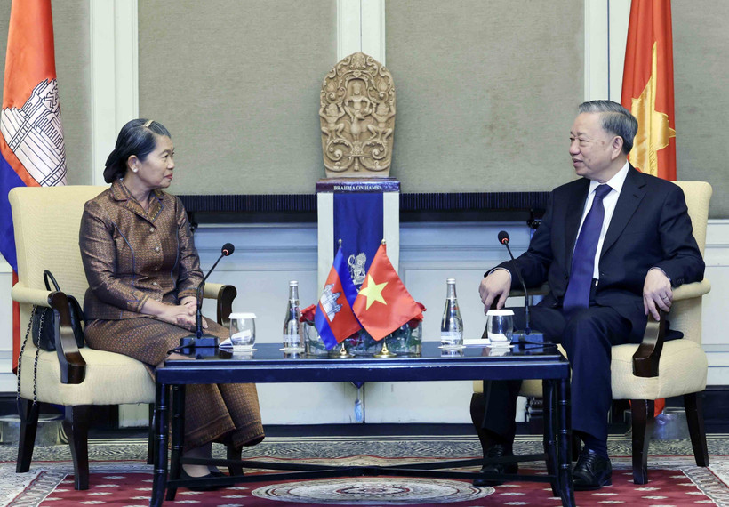 Chủ tịch nước Tô Lâm tiếp Chủ tịch Hội Hữu nghị Campuchia-Việt Nam Men Sam An. (Ảnh: Nhan Sáng/TTXVN)