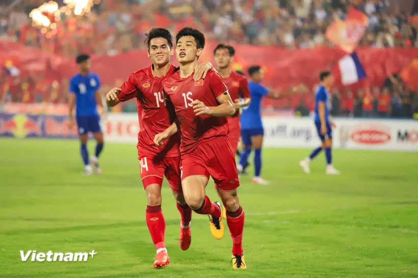 Khuất Văn Khang (trái) và Đình Bắc được kỳ vọng sẽ tỏa sáng ở ASEAN Cup 2024. (Ảnh: Việt Anh/Vietnam+)