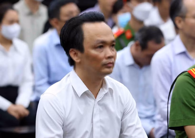 Bị cáo Trịnh Văn Quyết (cựu Chủ tịch Hội đồng quản trị Công ty Cổ phần Tập đoàn FLC-Tập đoàn FLC, Chủ tịch Công ty Cổ phần Hàng không Tre Việt) tại phiên tòa xét xử. (Ảnh: Phạm Kiên/TTXVN)