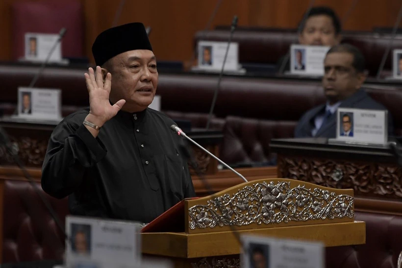 Thượng nghị sỹ Awang Bemee Awang Ali Basah tuyên thệ nhậm chức Chủ tịch Thượng viện Malaysia. (Ảnh: TTXVN phát)