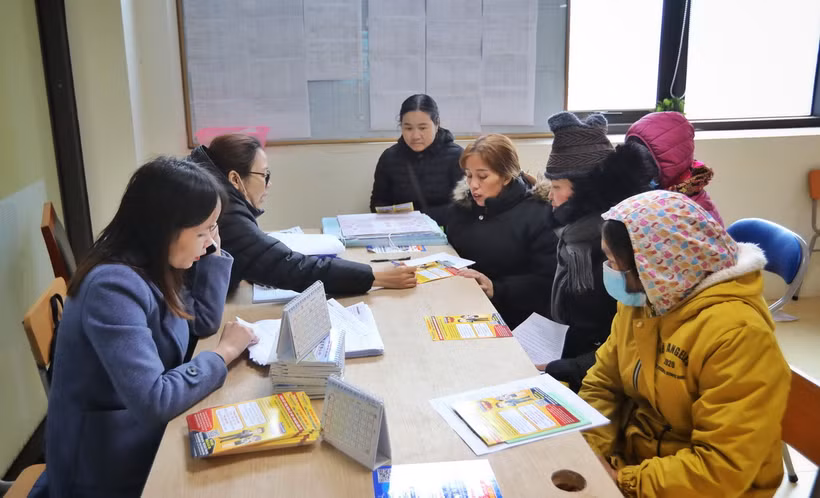 Tư vấn cho người lao động tìm việc theo đúng nhu cầu. (Ảnh: Danh Lam/TTXVN)