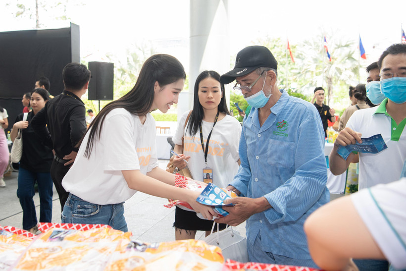 Hành trình nhân ái của thí sinh Miss World Việt Nam 2023 tiếp tục với dự án nhân ái “Phiên chợ Tử tế”. (Ảnh: CTV/Vietnam+)