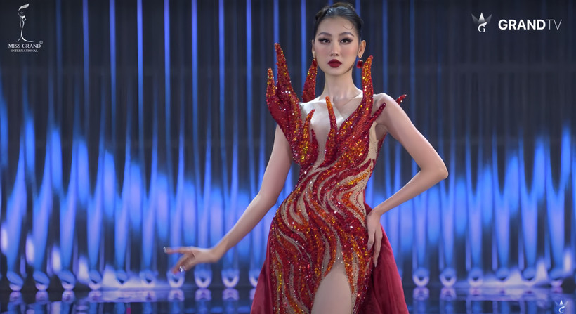 Hình ảnh Quế Anh trong đêm bán kết Miss Grand International 2024.