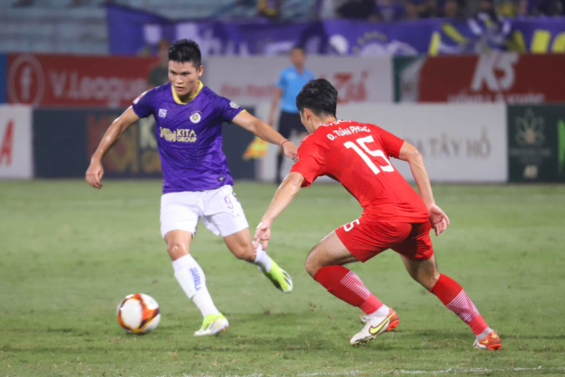 Hà Nội FC (áo tím) nhận thất bại 0-2 trước Thể Công-Viettel ở vòng 17 V-League 2023/24. (Ảnh: Việt Anh/Vietnam+)