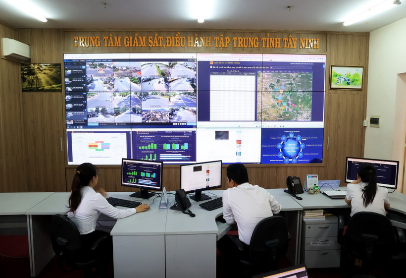 Trung tâm Giám sát Dịch vụ Hành chính Công tỉnh Tây Ninh. (Ảnh: Hồng Đạt/TTXVN)