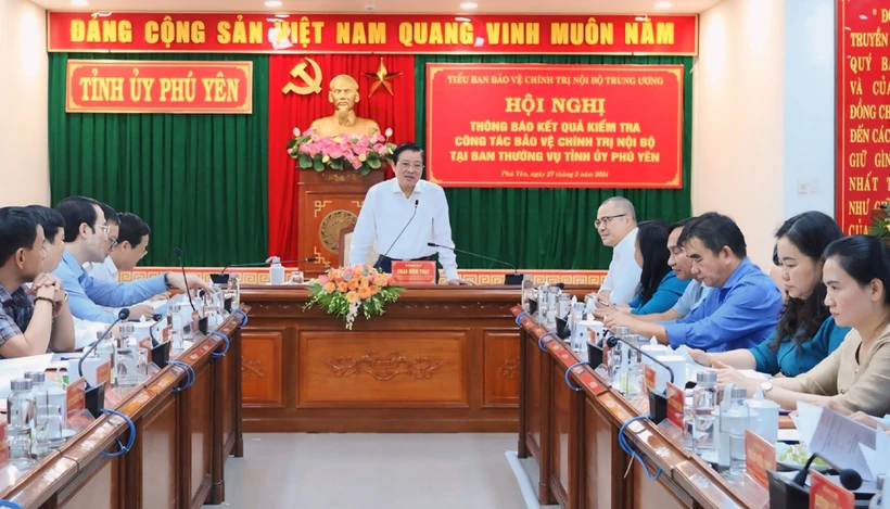 Ông Phan Đình Trạc, Ủy viên Bộ Chính trị, Bí thư Trung ương Đảng, Trưởng Ban Nội chính Trung ương, Ủy viên Tiểu ban Bảo vệ chính trị nội bộ Trung ương, Trưởng đoàn Kiểm tra số 2 phát biểu. (Nguồn: Báo Phú Yên)