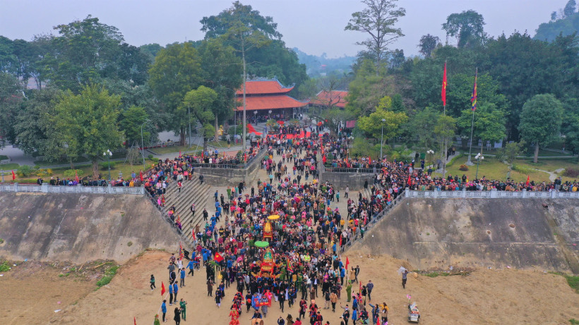 Đền Đông Cuông từ lâu đã trở thành điểm du lịch tâm linh nổi tiếng, thu hút đông đảo khách du lịch. (Nguồn: Vietnam+)