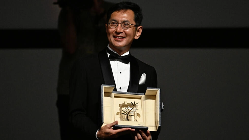 Đạo diễn người Nhật Bản Goro Miyazaki, con trai của nhà đồng sáng lập Studio Ghibli Hayao Miyazaki, nhận giải thưởng. (Nguồn: AFP)