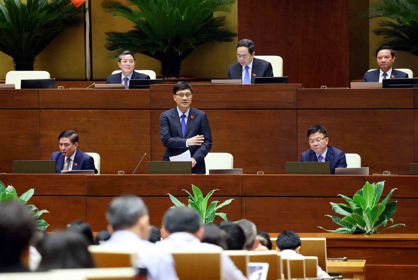Chủ nhiệm Ủy ban Kinh tế của Quốc hội Vũ Hồng Thanh giải trình, làm rõ một số vẫn đề đại biểu Quốc hội nêu. (Ảnh: An Đăng/TTXVN)