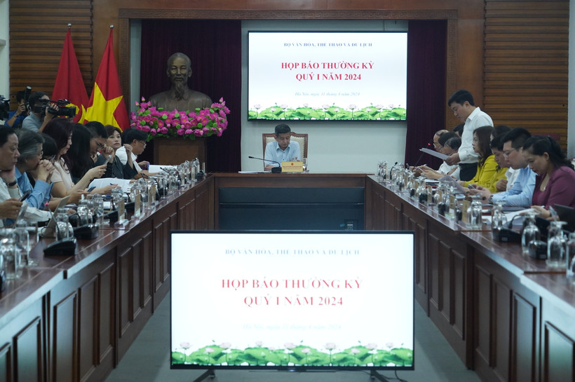 Cục Nghệ thuật biểu diễn (Bộ Văn hóa, Thể thao và Du lịch) phối hợp với các cơ quan liên quan gấp rút thực hiện công tác chuẩn bị tốt nhất cho chương trình nghệ thuật đặc biệt chào mừng 70 năm Chiến thắng Điện Biên Phủ. (Ảnh: Việt Anh/Vietnam+)