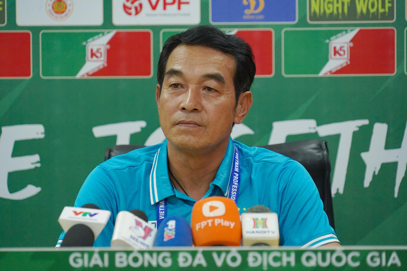 Huấn luyện viên Đinh Thế Nam tiếc nuối khi Hà Nội FC không tận dụng tốt các cơ hội. (Ảnh: Việt Anh/Vietnam+)