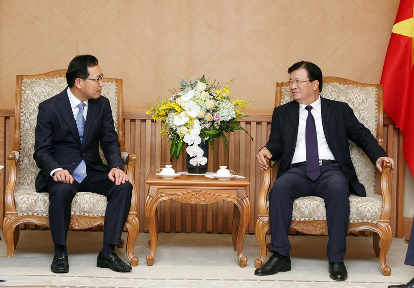 Phó Thủ tướng Trịnh Đình Dũng tiếp ông Choi Joo-ho, Tổng Giám đốc Tổ hợp Samsung Việt Nam. (Ảnh: Nguyễn Dân/TTXVN)