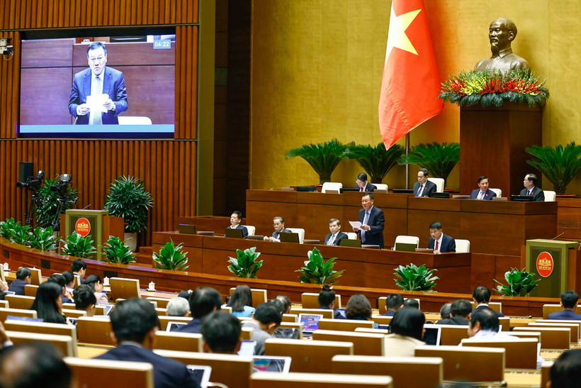 Tổng Thanh tra Chính phủ Đoàn Hồng Phong giải trình, làm rõ một số vấn đề đại biểu Quốc hội nêu. (Ảnh: Doãn Tấn/TTXVN)