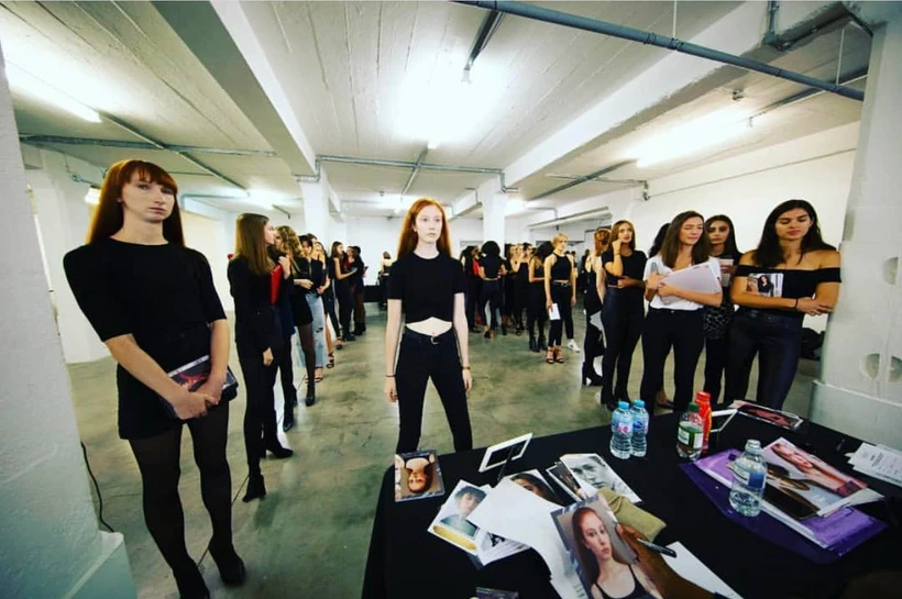 Người mẫu quốc tế đến casting show diễn của nhà thiết kế Trần Hùng. (Ảnh: Shin Vox/Vietnam+)