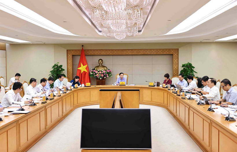Phó Thủ tướng Trần Hồng Hà chủ trì cuộc họp. (Ảnh: Minh Đức/TTXVN)