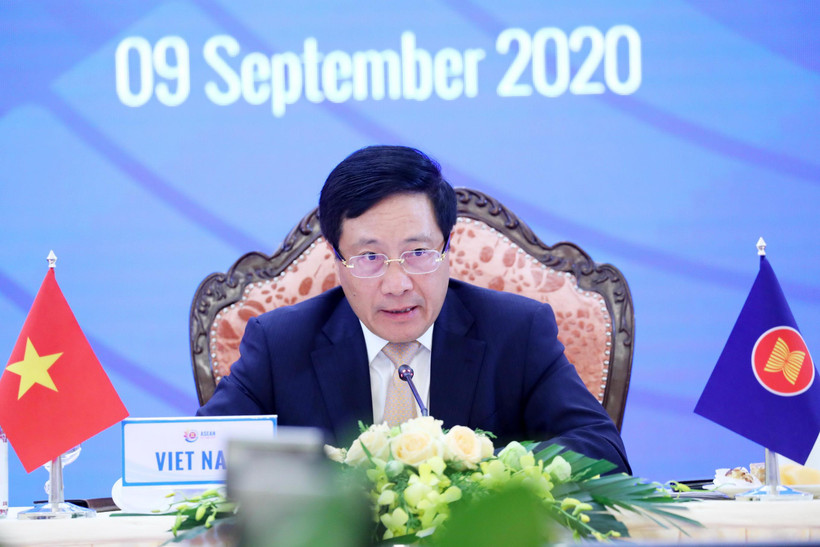 Phó Thủ tướng, Bộ trưởng Ngoại giao Phạm Bình Minh phát biểu tại Hội nghị Bộ trưởng Ngoại giao Cấp cao Đông Á lần thứ 10. (Ảnh: Lâm Khánh/TTXVN)