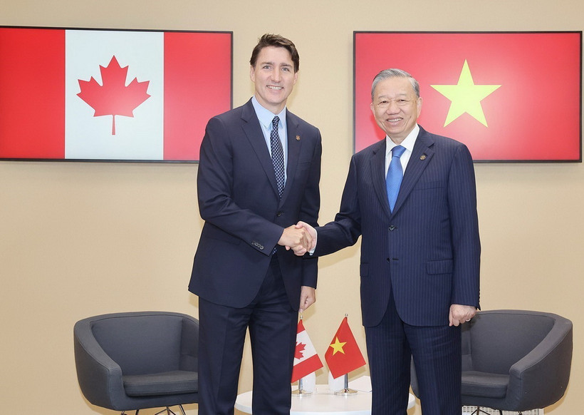 Tổng Bí thư, Chủ tịch nước Tô Lâm tiếp xúc song phương với Thủ tướng Canada Justin Trudeau. (Ảnh: Trí Dũng/TTXVN)