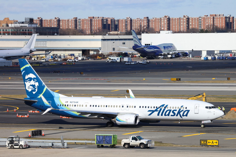 Máy bay Boeing 737-900ER của Hãng hàng không Mỹ Alaska Airlines. (Ảnh: AFP/TTXVN)