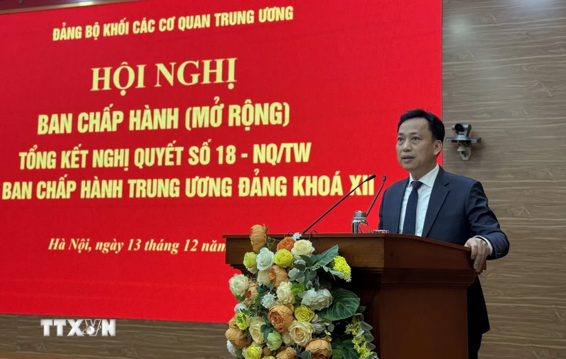 Phó Bí thư Thường trực Đảng ủy Khối Lại Xuân Lâm phát biểu tại Hội nghị. (Ảnh: Diệp Trương/TTXVN)