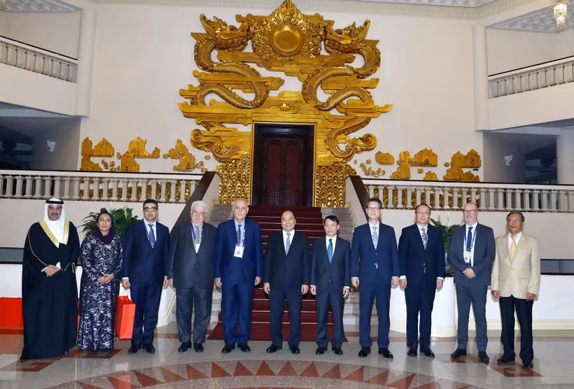 Thủ tướng Nguyễn Xuân Phúc và các Trưởng đoàn tại buổi tiếp. (Ảnh: Thống Nhất/TTXVN)