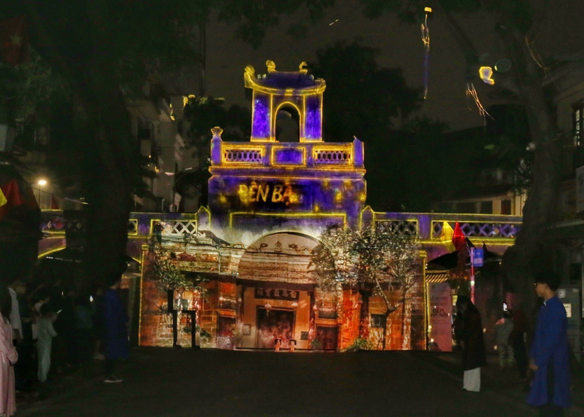 Trình chiếu 3D Mapping tại Ô Quan Chưởng. (Ảnh: Ngọc Anh/TTXVN phát)