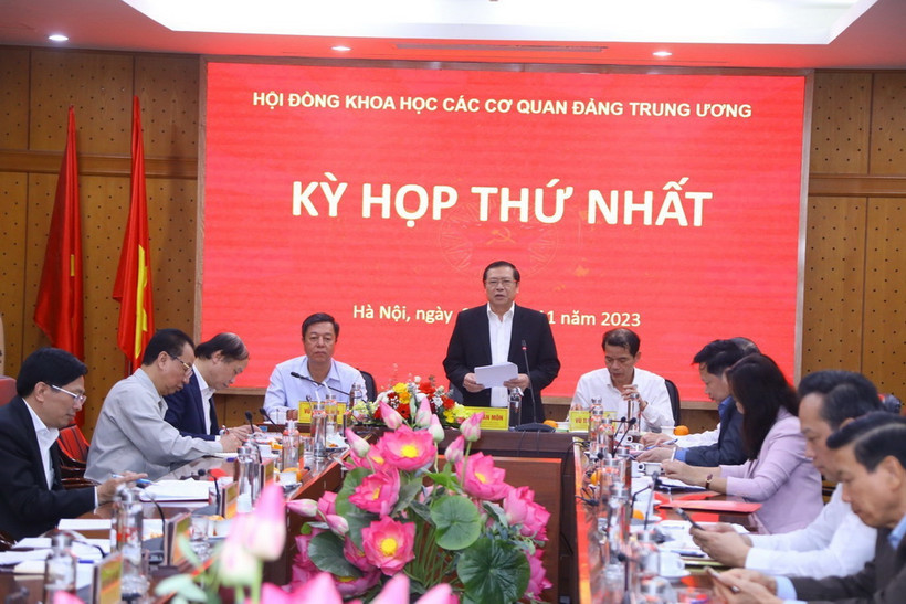 Ông Lại Xuân Môn, Ủy viên Trung ương Đảng, Phó Trưởng Ban Thường trực Ban Tuyên giáo Trung ương, Chủ tịch Hội đồng Khoa học các Cơ quan đảng Trung ương phát biểu kết luận. (Ảnh: Văn Điệp/TTXVN)