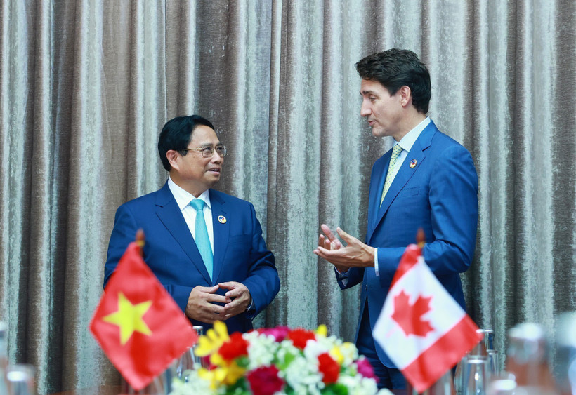 Thủ tướng Phạm Minh Chính gặp Thủ tướng Canada Justin Trudeau. (Ảnh: Dương Giang/TTXVN)