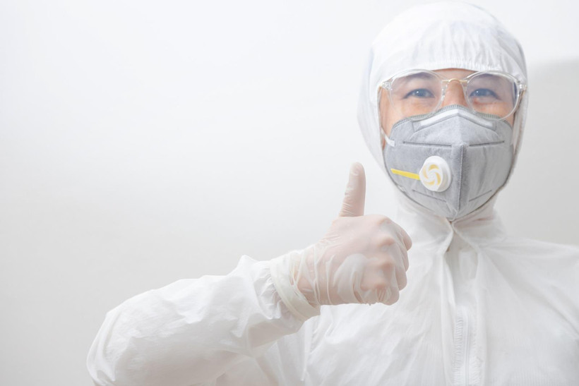 Khẩu trang chuyên dụng dành tặng đội ngũ y bác sỹ. (Ảnh: CTV/Vietnam+)