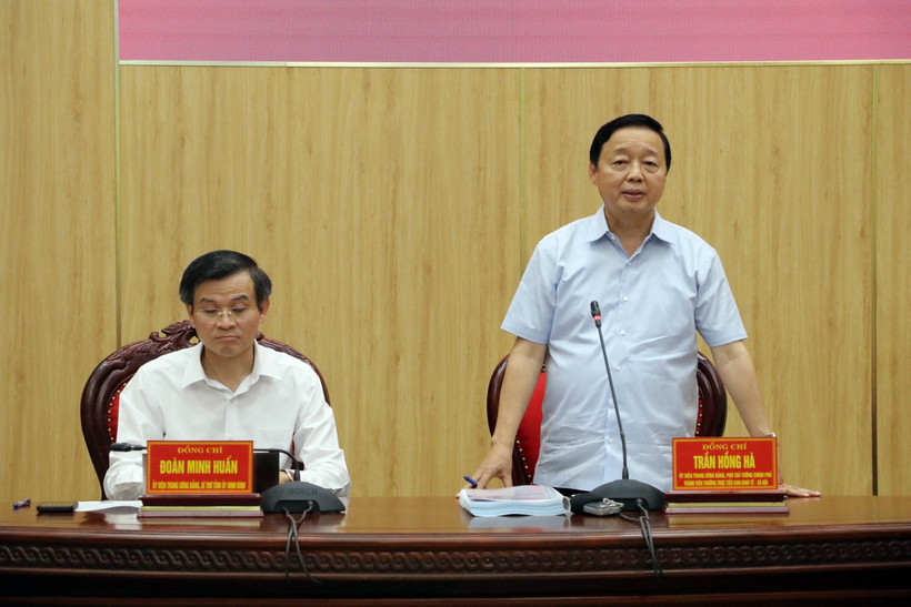 Ông Trần Hồng Hà, Ủy viên Trung ương Đảng, Phó Thủ tướng Chính phủ, Thường trực Tiểu ban Kinh tế-Xã hội phát biểu chỉ đạo Hội nghị. (Ảnh: Hải Yến/TTXVN)