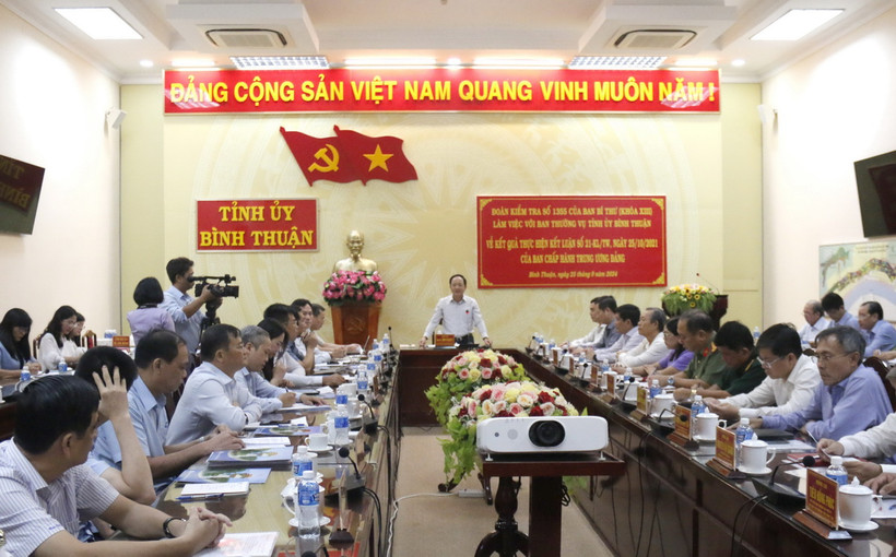 Đoàn kiểm tra số 1355 của Ban Bí thư (khóa XIII) làm việc với Thường vụ Tỉnh ủy Bình Thuận. (Ảnh: Nguyễn Thanh/TTXVN)
