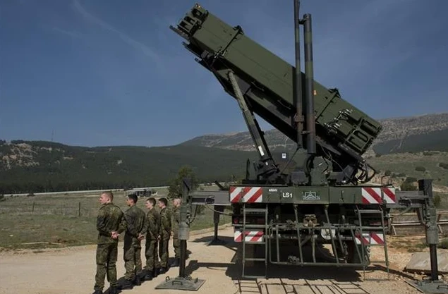 Binh sỹ Đức gác bên hệ thống tên lửa phòng không Patriot. (Ảnh: AFP/TTXVN) 