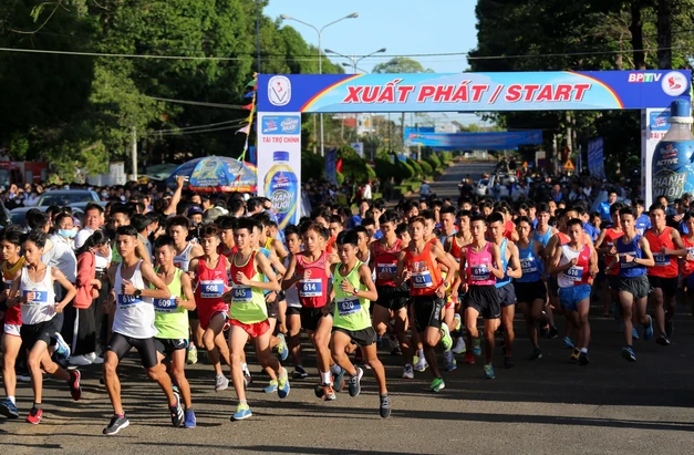 Giải Vô địch quốc gia việt dã leo núi "Chinh phục đỉnh cao Bà Rá" ngày càng quy mô.(Nguồn: Báo Người Lao Động)