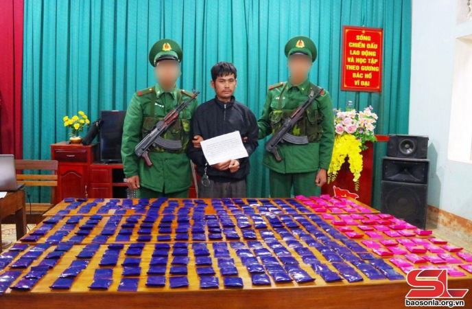 Đối tượng Pun - Kẹo Bun Chạ Lân cùng tang vật.(Nguồn: Báo Sơn La)