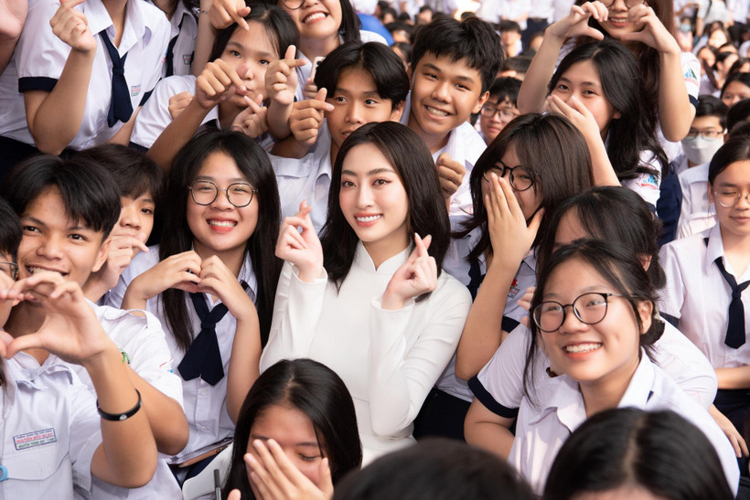 Hoa hậu Lương Thùy Linh vừa tham gia buổi giao lưu, chia sẻ kỹ năng đọc sách tại Thành phố Hồ Chí Minh. (Ảnh: CTV/Vietnam+)