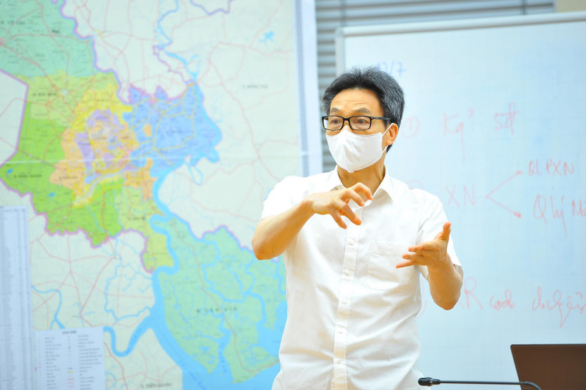 Phó Thủ tướng Vũ Đức Đam, Trưởng ban Chỉ đạo Quốc gia phòng, chống dịch COVID-19 phát biểu chỉ đạo. (Ảnh: Minh Đức/ TTXVN)