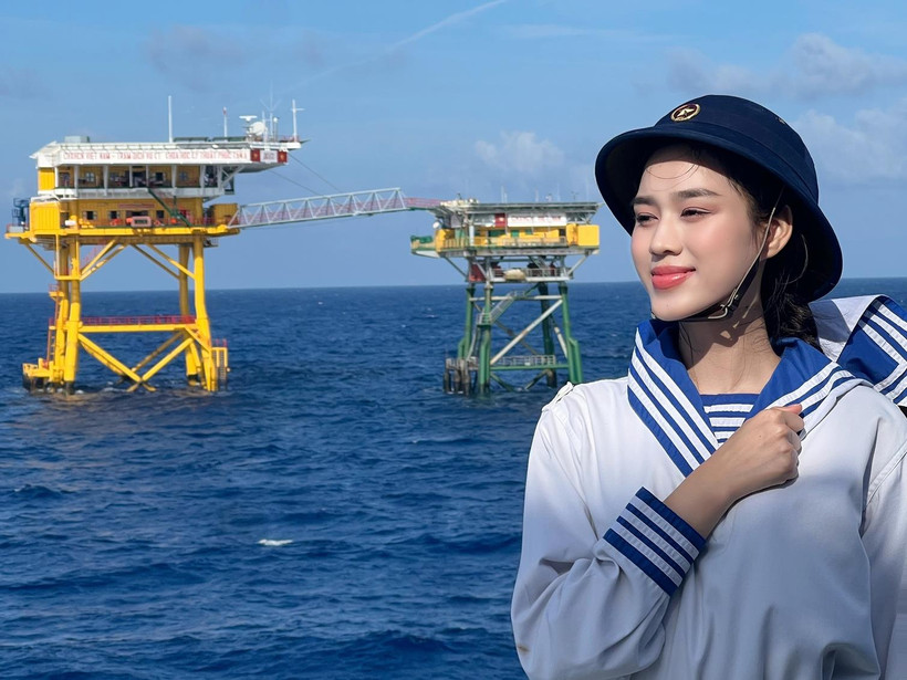 Trường Sa linh thiêng và tự hào trong trái tim hoa hậu Việt Nam 