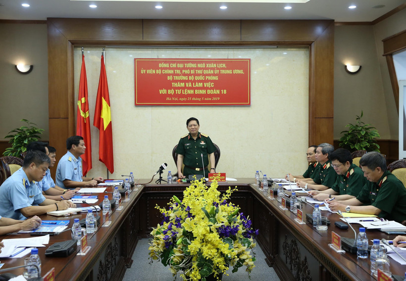 Đại tướng Ngô Xuân phát biểu tại buổi làm việc với Binh đoàn 18. (Ảnh: Dương Giang/TTXVN)