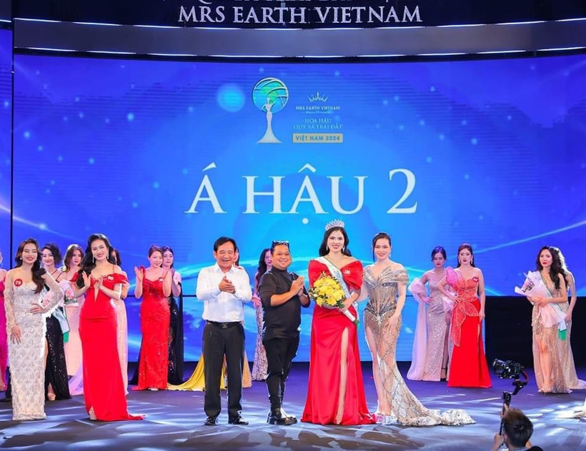 Á hậu 2 Nguyễn Thị Thưa (cùng giải phụ Người đẹp có hình thể đẹp nhất) trong đêm Chung kết Mrs Earth Vietnam 2024. (Ảnh: CTV/Vietnam+)