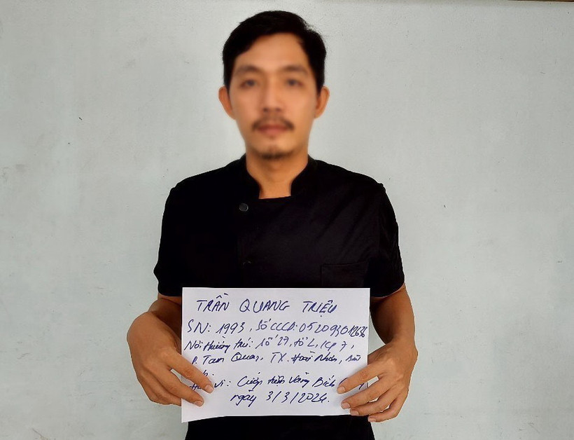 Đối tượng Trần Quang Triệu (sinh năm 1993, quê Bình Định) tham gia trực tiếp vụ cướp vàng ở Bình Dương. (Ảnh: TTXVN phát)