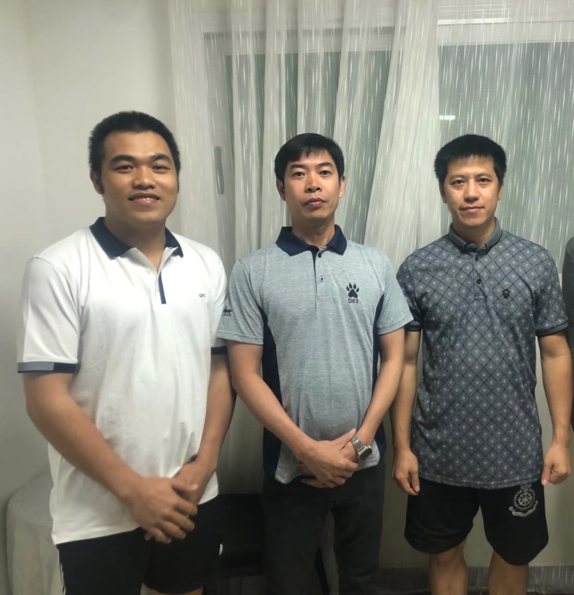 Từ trái sang phải: Thuyền viên Phùng Văn An, Phạm Văn Thành và Nguyễn Văn Tảo. (Ảnh: Nguyễn Trường/Vietnam+)