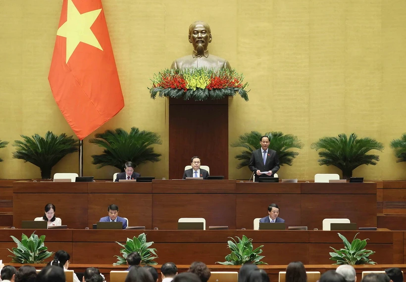 Phó Chủ tịch Quốc hội Trần Quang Phương điều hành phiên họp. (Ảnh: An Đăng/TTXVN)