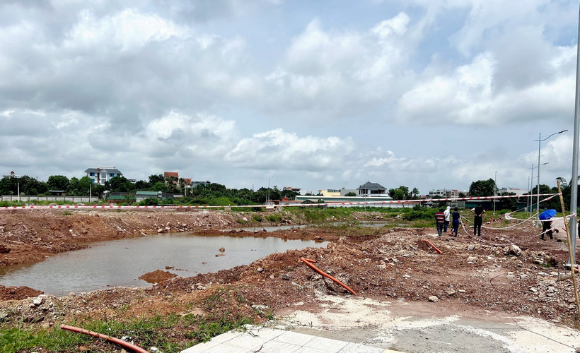 Khu vực dự án tái định cư nơi hai cháu nhỏ bị đuối nước. (Ảnh: TTXVN phát)