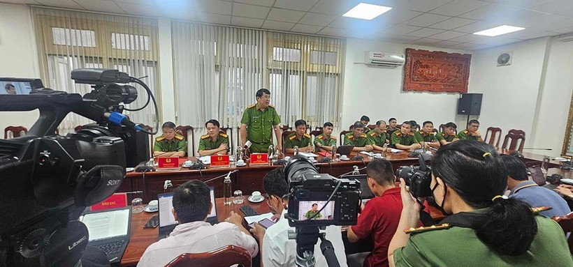 Công an TPHCM thông tin về chuyên án triệt phá đường dây mua bán trẻ sơ sinh. (Ảnh: VietNamNet)