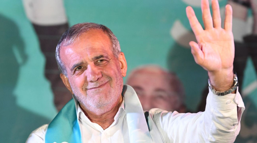 Ông Masoud Pezeshkian trong cuộc vận động tranh cử Tổng thống tại Tehran, Iran ngày 3/7/2024. (Ảnh: THX/TTXVN)