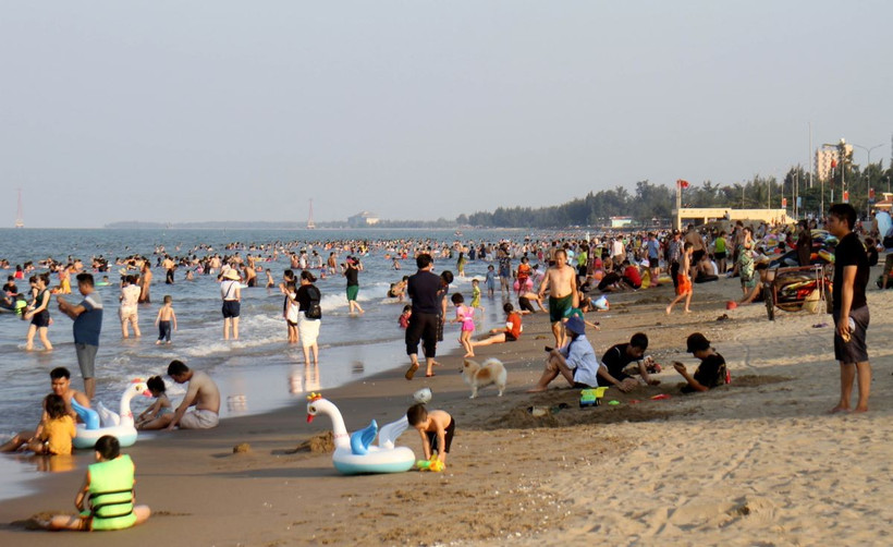 Du lịch Biển Cửa Lò . (Ảnh: Văn Tý/TTXVN) 