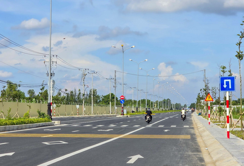 Tuyến đường vành đai sân bay Cần Thơ đã hoàn thành sau gần 5 năm thi công. (Ảnh: Thanh Liêm/TTXVN)