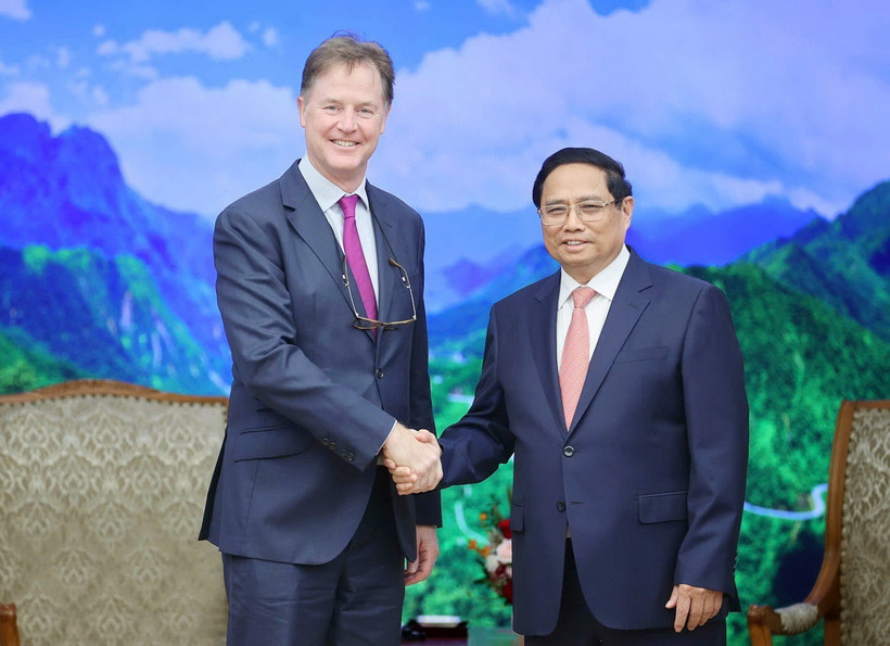 Thủ tướng Phạm Minh Chính tiếp ông Nick Clegg, Chủ tịch phụ trách Đối ngoại toàn cầu của Tập đoàn Meta. (Ảnh: Dương Giang/TTXVN)