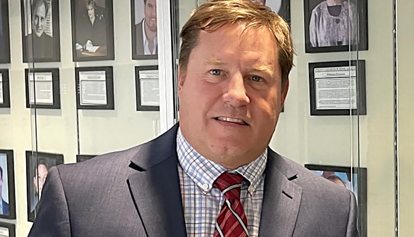 Ông Eric Eiswert, hiệu trưởng trường trung học Pikesville. (Nguồn CNN)